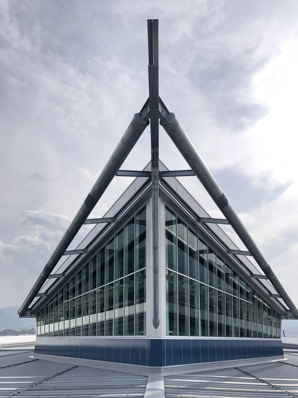 敦賀駅_最上階_舟形アルミパネル・雪庇笠木