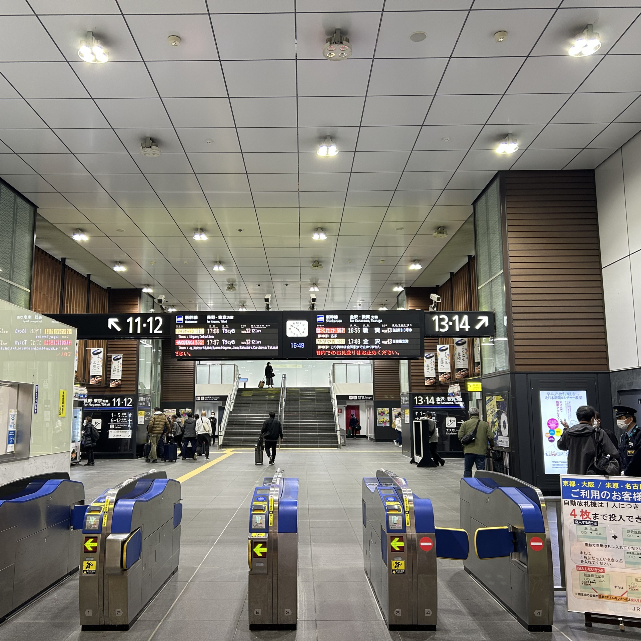 北陸新幹線　富山駅