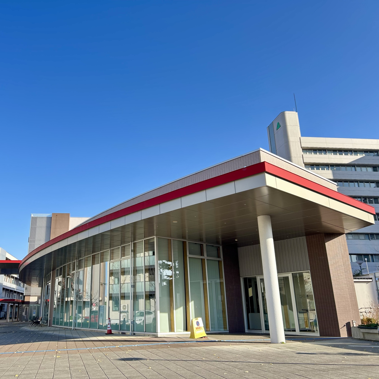 富山県立大学　看護学部エントランス棟